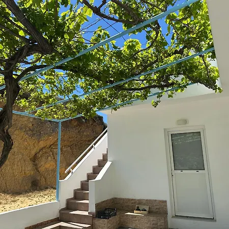 아파트 Ostria Sea View *